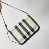 稀少バーバリー ショルダーバッグ 偽物ミディアムキャンバス レザー TBバッグ Baa13850