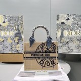 目を惹くカラーディオール ブックトート 偽物 ミディアムバッグ M1296ZRUW_M918