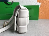 希少色ボッテガヴェネタ 偽物 パデッドカセット ショルダーバッグ ゴールド仕上げ 591970VCQR19143