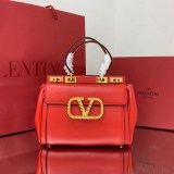 大人気!!新色【ヴァレンティノ ハンドバッグ コピー】ROCKSTUD ALCOVE Vud21737