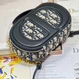 定番ディオール CD SIGNATURE オーバル カメラバッグ コピー 3色 S2201UTZQM928