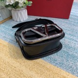 稀少ヴァレンティノ ショルダーバッグ コピー Vロゴ SUPERVEE レザー クロスボディバッグ Vug54666