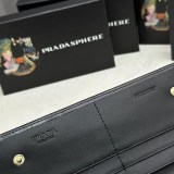 目を惹くカラープラダ ブラッシュド レザー 長財布 偽物 ML202