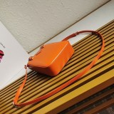 一目惚れ♪【プラダ】スモール ブラッシュドレザー トートバッグ 偽物 puk99939