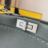超希少！フェンディ 偽物 ショルダーバッグ feq29796