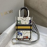 ☆新作☆ディオール BOOK TOTE ミニ フォンバッグ 偽物 dem68066