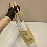 世界中で大人気♪ プラダ ラフィア×レザー トートバッグ puo99498