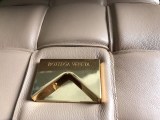 入手困難ボッテガヴェネタ パデットカセット 偽物 ショルダーバッグ アーモンド 591970VCQR12700