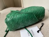日本未入荷ボッテガヴェネタ 偽物 ミニ ザポーチ レザー製ミニクラッチバッグ bob30738