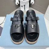 大注目プラダ 偽物 Rubber wedge platform sandals ウェッジサンダル puv41665