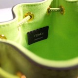 フェンディ ロゴ モントレッジョ ミニ バケットバッグ 偽物 feq68435