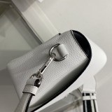 すぐ届 プラダ レタリングロゴ レザー ショルダーバッグ 偽物 puc97248
