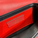 人気急上昇ヴァレンティノ ショルダーバッグ 偽物 Vロゴ SUPERVEE レザー クロスボディバッグ Vut43902