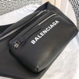 欲しい♡超限定♪バレンシアガ エブリデイ ロゴ ベルトバッグ 偽物 レザー bap06907