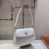 人気急上昇 プラダ★フラップ付きクレオショルダーバッグ コピー puh01847