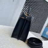 送料込フェンディ ピーカブー アイシーユー 偽物 スモール レザー バッグ fed71172