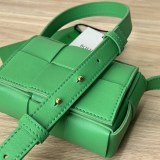 注目★ボッテガ ヴェネタ キャンディー カセット 偽物 クロスボディミニバッグ box86868