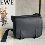 入手困難ロエベ ミリタリー メッセンジャーバッグ XS コピー loo80252