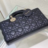 最新でオシャレ ディオール レディD-JOY ミディアムバッグ カナージュ レザー dex64241