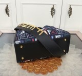 21AW新作フェンディ 偽物 ピーカブー アイシーユー ミディアム FFキャンバス バッグ fel26748