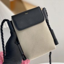 《大人気》クロエ KEY  偽物スマホポーチ シャイニーカーフスキン製フラップ付き chh08674