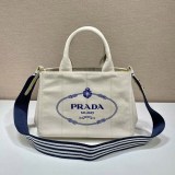 ★追跡付き発送で安心 プラダ ハンド トートバッグ CANAPA エンボスロゴ pug03931