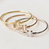 【日本未発売】ティファニー T ダイヤモンド 偽物 ワイヤーブレスレット Tip58404