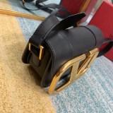 送料込ヴァレンティノ ショルダーバッグ 偽物 Vロゴ SUPERVEE レザー クロスボディバッグ Vuh72748