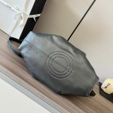 ロエベ パセオバッグ 偽物 スモール（シャイニーナパカーフ） A709P48X