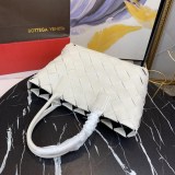 【日本未発売】ボッテガ バッグ コピー カバ トートバッグ ホワイト/ブラック 649598VMAY39041