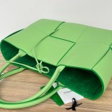 すぐ届 ボッテガヴェネタ ミディアム アルコ トートバッグ 偽物 boj12427