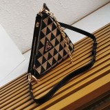 超人気☆プラダ☆トライアングル レザー ファブリック ミニバッグ 偽物 3色 1BC176 pum08803