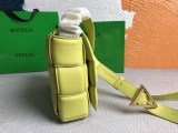 セール新作ボッテガヴェネタ パデッド カセット 偽物 レザー製クロスボディバッグ boc82579