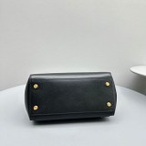 入手困難 バレンシアガ マネー スモール ハンドル レザー ハンドバッグ 偽物 bac05669