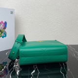 超話題!プラダ 偽物 ステッチモチーフ ラージ レザー ハンドバッグ 3サイズ pui51363
