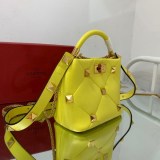 超希少！ヴァレンティノ ハンドバッグ コピー ROMAN STUD QUILTED Vut72437