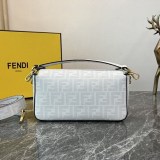 最新でオシャレ フェンディ バゲット 偽物 ミディアムファブリックバッグ fen90010