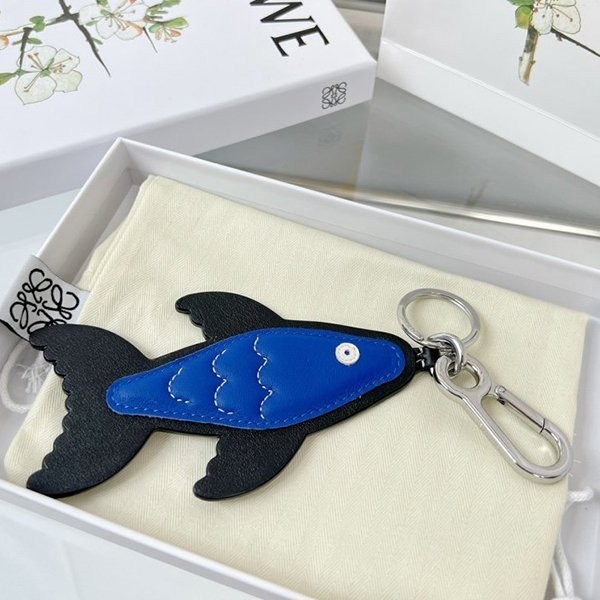 大人気！注目度抜群！ロエベ Fish Charm キーホルダー 偽物 loo78346