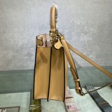 稀少フェンディ ピーカブー アイシーユー 偽物 ミディアム レザー バッグ few11235