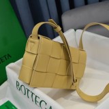 入手困難ボッテガヴェネタ コピー カセット クロスボディバッグ bol94706