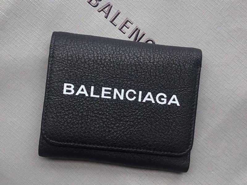 最安値挑戦バレンシアガ 財布 コピー レザー三つ折りウォレット ban23213