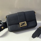 激安価格！フェンディ マイクロ フラット バゲット レザー バッグ 偽物 fed13953