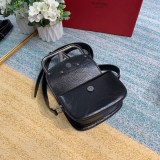 稀少ヴァレンティノ ショルダーバッグ コピー Vロゴ SUPERVEE レザー クロスボディバッグ Vug54666