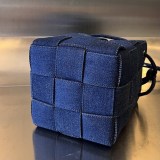 希少 ボッテガ ヴェネタ カセット スモールバケットバッグ 偽物 boq70589