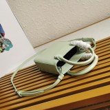 21-22AW【プラダ】スモール ブラッシュドレザー トートバッグ コピー puh72610