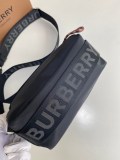 日本未入荷バーバリー ショルダーバッグ コピーロゴ ディテール クロスボディ バッグ 80256691