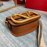 累積売上総額第１位！ヴァレンティノ ショルダーバッグ 偽物 Vロゴ SUPERVEE レザー クロスボディバッグ Vuv26734