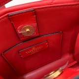 《大人気》ヴァレンティノ ハンドバッグ 偽物 ROMAN STUD QUILTED Vuj81781