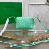 ボッテガヴェネタ 偽物 ミニ ループ カメラバッグ bok75370