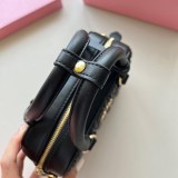 欲しい♡超限定♪ミュウミュウ ハンドバッグ コピー myn33667